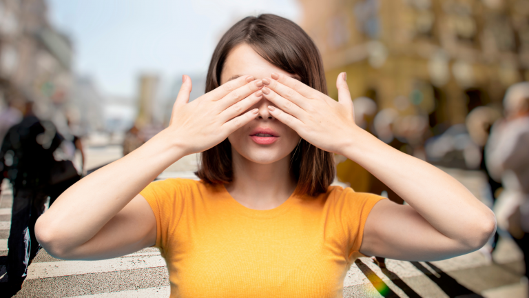 How to ignore the current reality when manifesting
